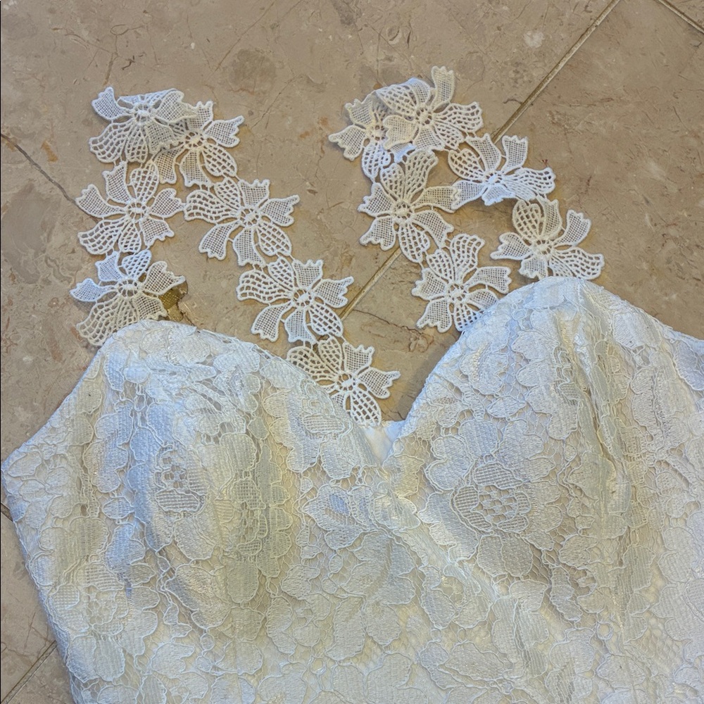 š©·Elegant White Lace Dress in great conditionš©· - Picture 2 of 4